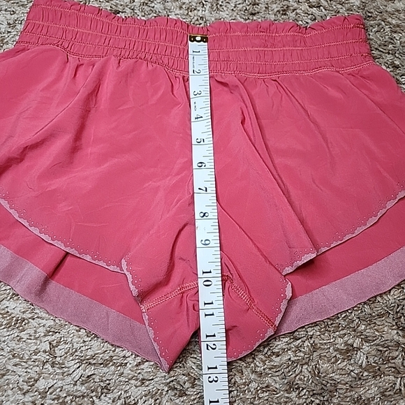 Lululemon Free Spirit Short Women's Sz 6 - Picture 8 of 11